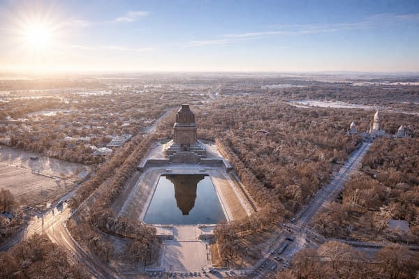 Das Völkerschlachtdenkmal Leipzig aus der Luft fotografiert