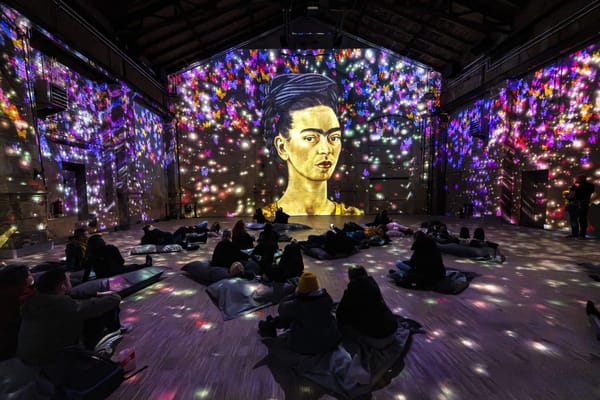 VIVA FRIDA KAHLO: Multimediale Ausstellung im Kunstkraftwerk Leipzig